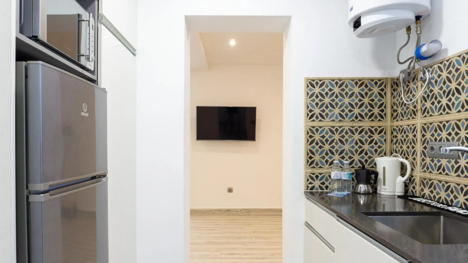 Refino Central Studio Malaga 0*,
